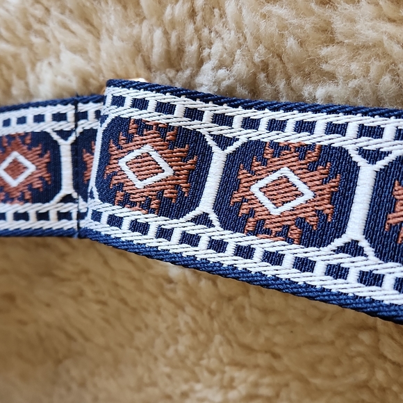 Beautiful NWOT Italian Leather Camera Bag Style Crossbody with Big Strap 🇮🇹 - Picture 4 of 16